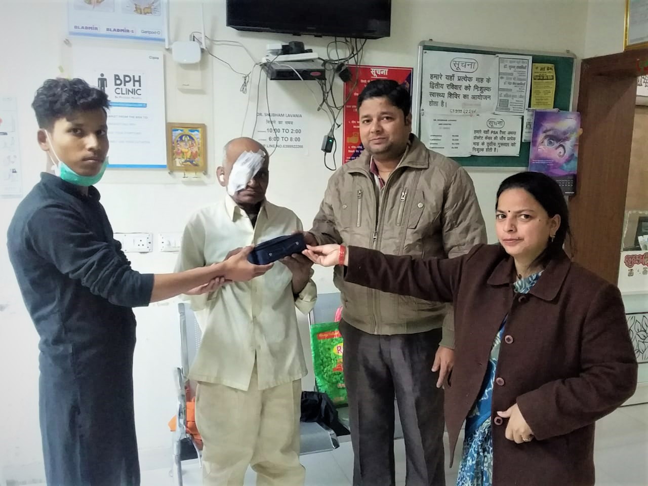 Distributing free postoperative medicine